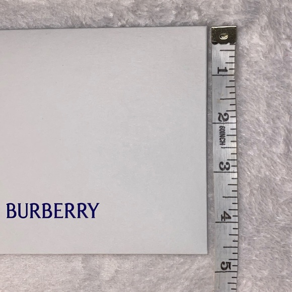 Burberry gift envelope & keepsake box - Picture 7 of 13